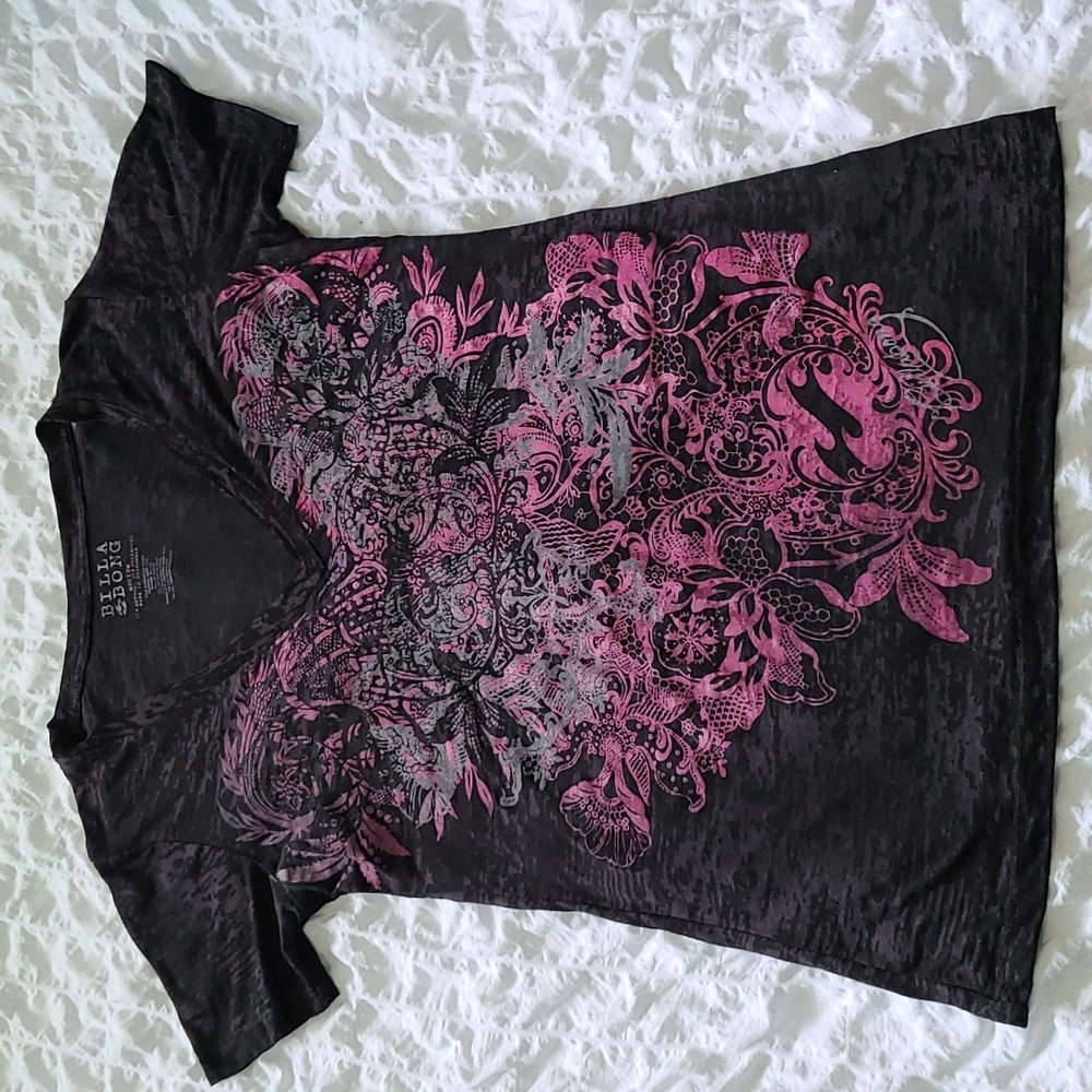 ⭐️3/$35 Billabong V neck acid tee